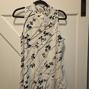 White House Black Market floral sleeveless blouse. NWT